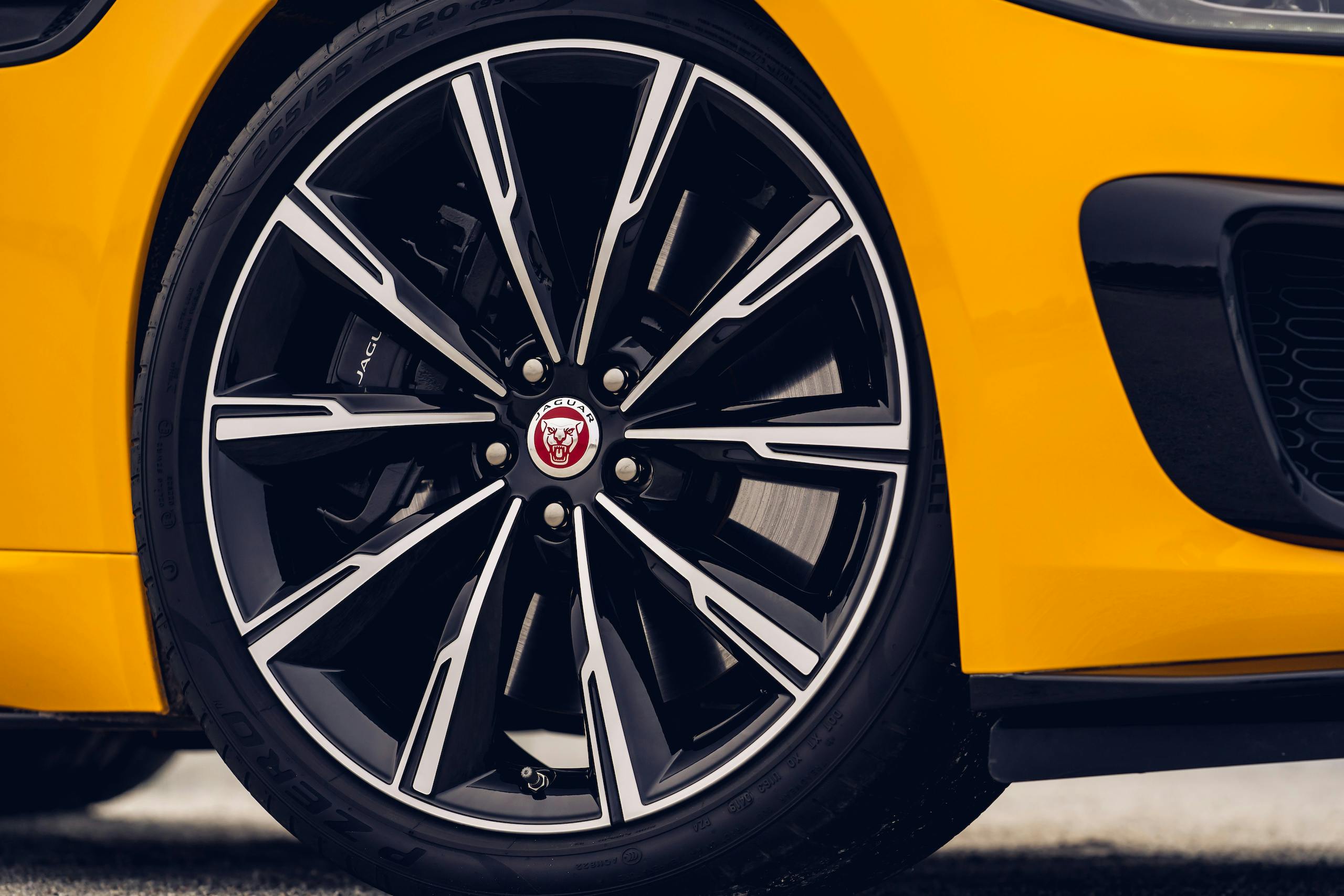 2021 Jaguar F-TYPE_R Coupe wheel detail