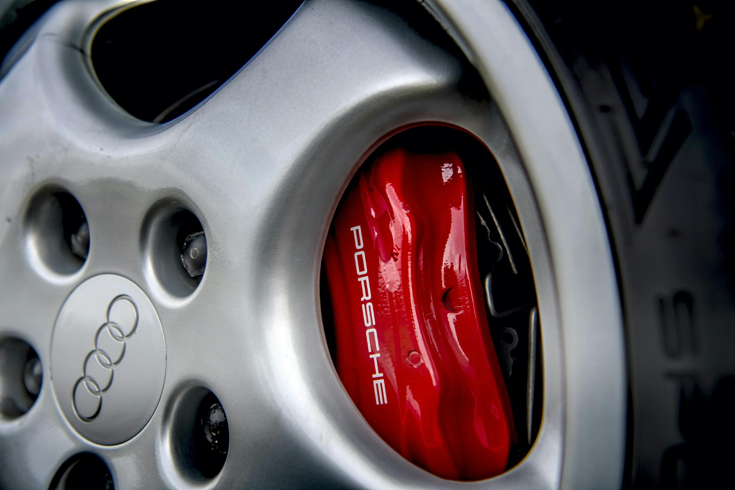 Audi RS2 racing red porsche caliper detail
