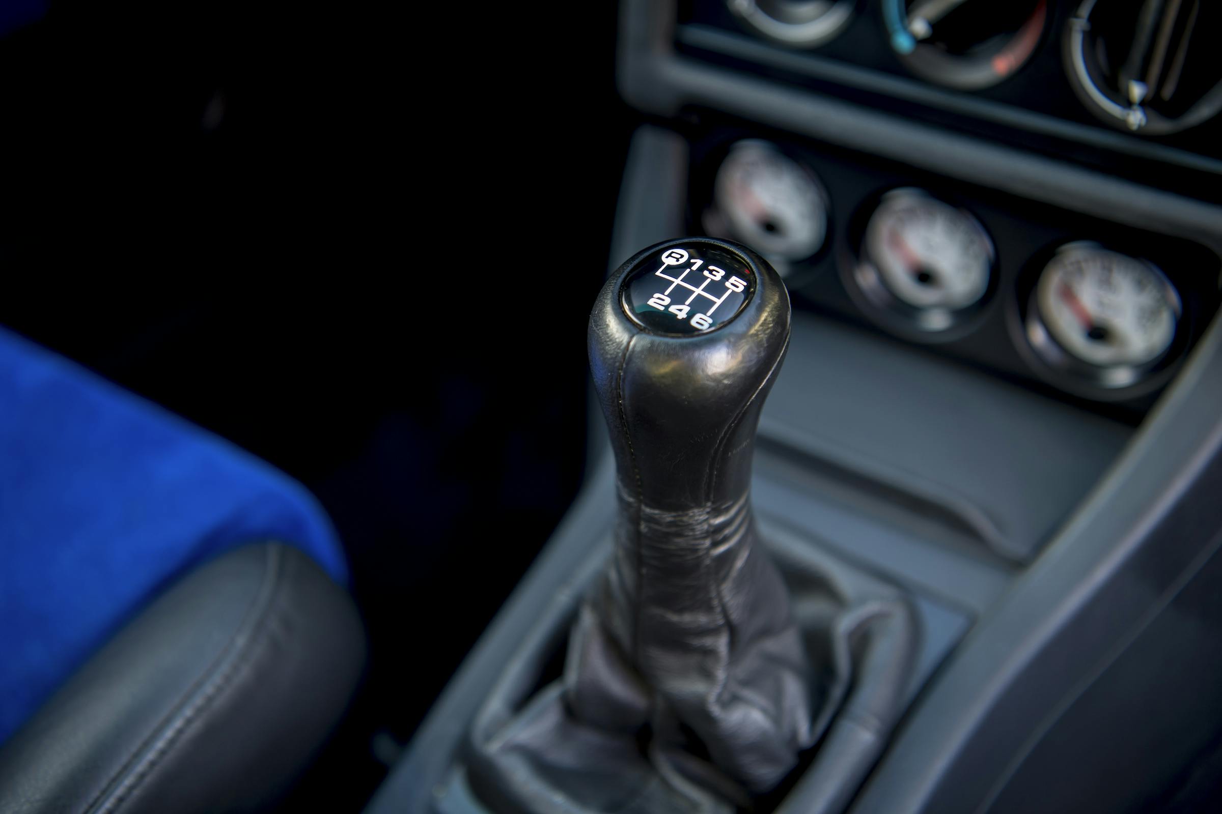 Audi RS2 interior shifter detail