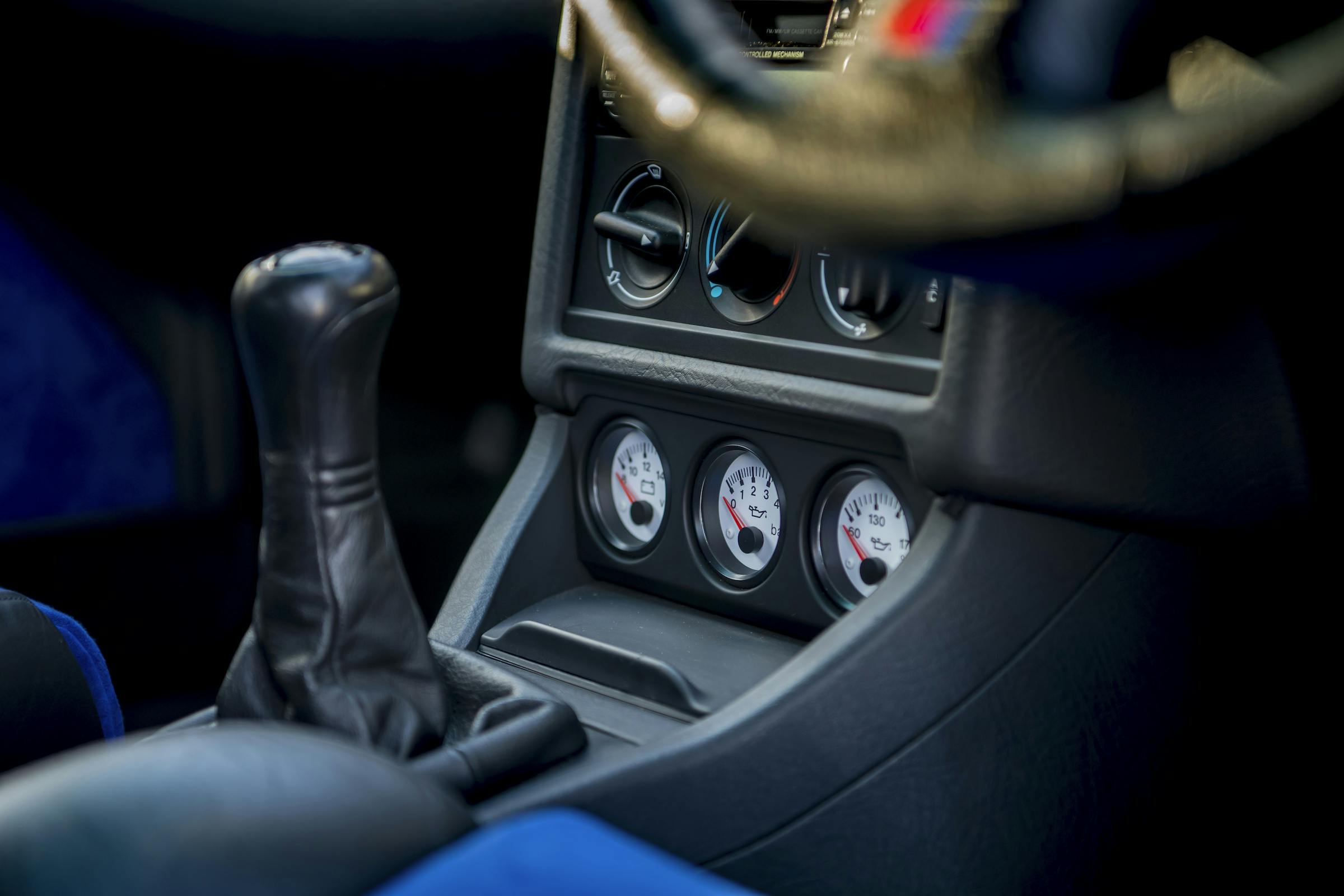 Audi RS2 interior center console