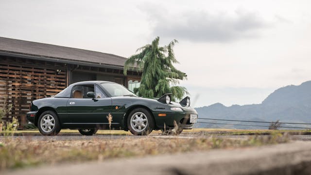 na miata lights up country cabin