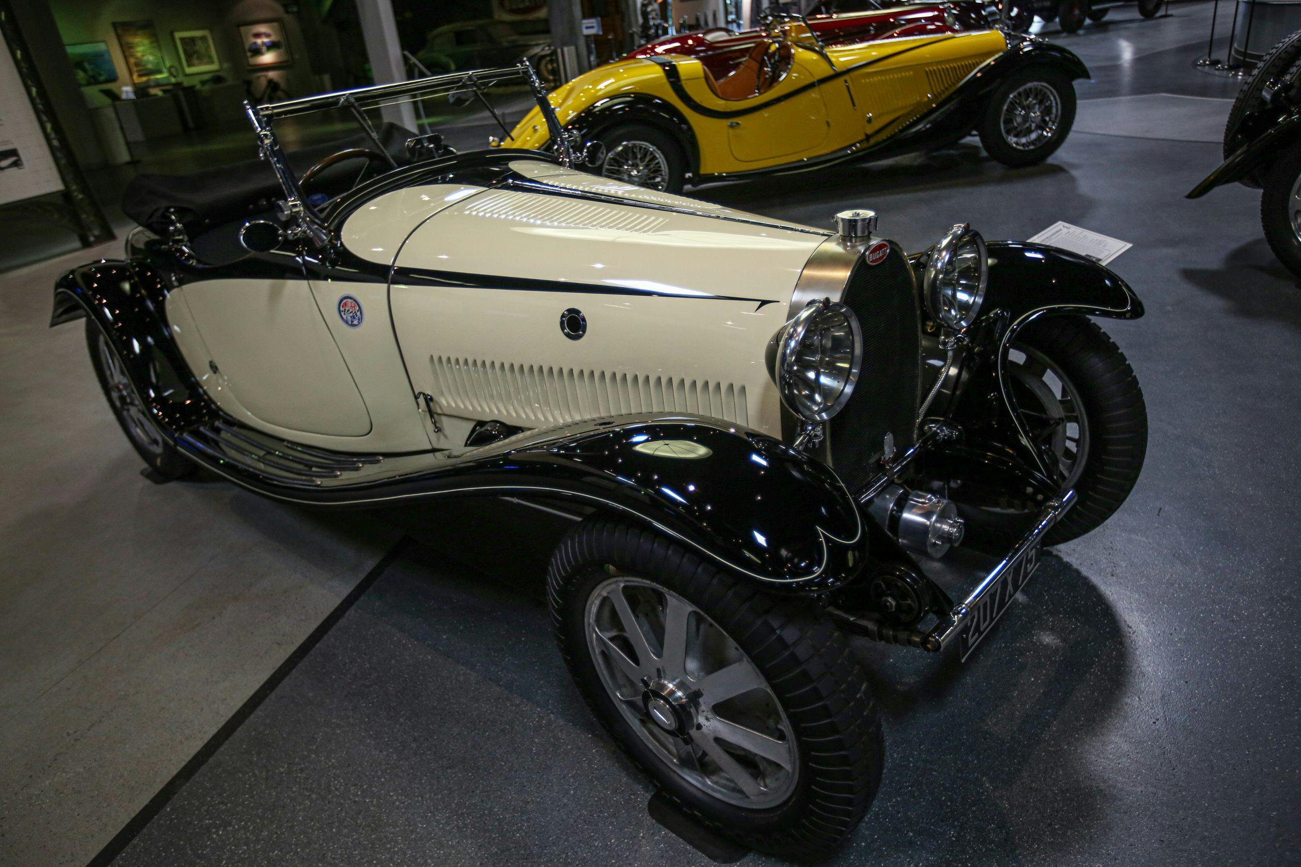 1929 Bugatti Type 43:44 Roadster Luxe Mullin Museum