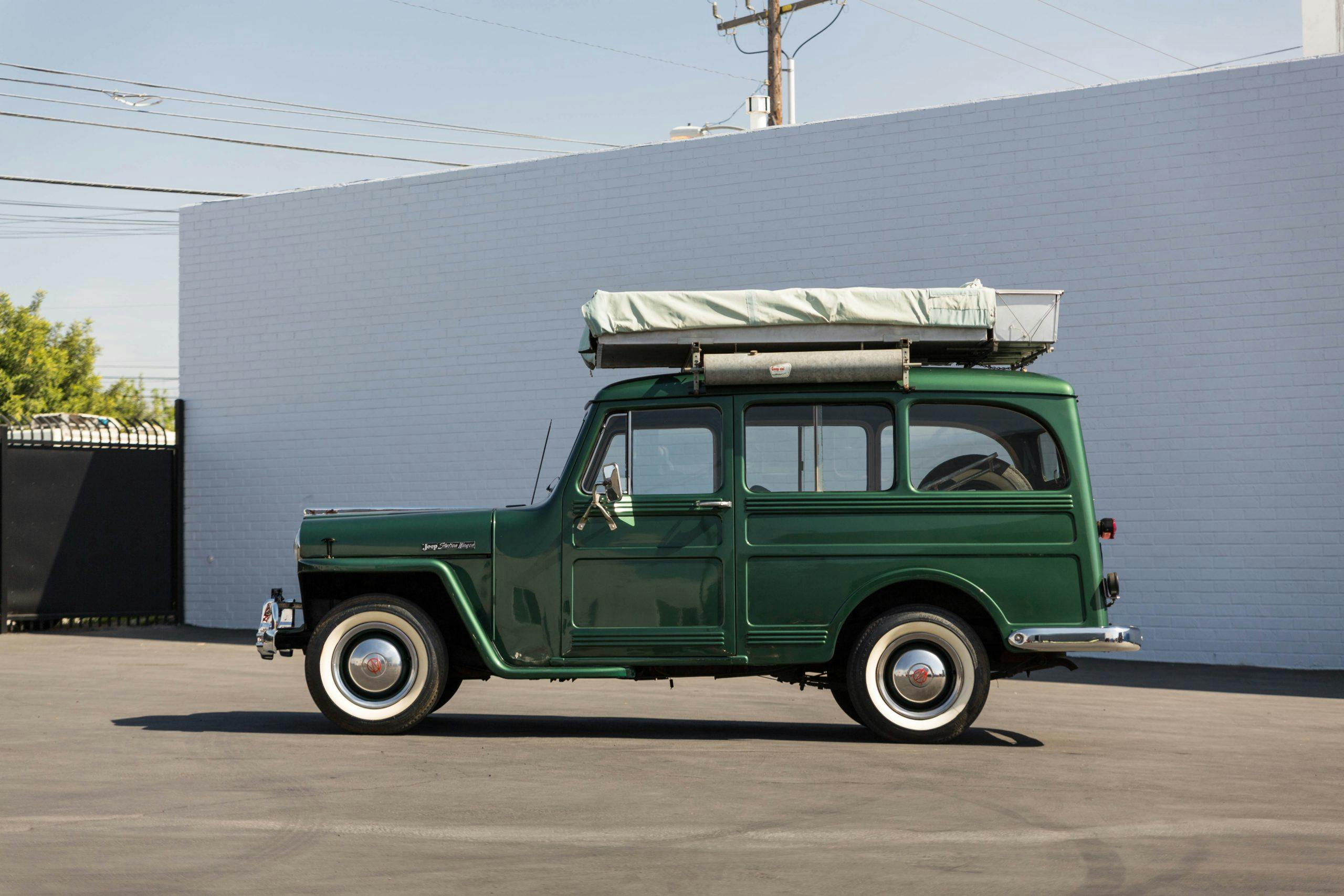 1949-Willys-Jeep-Station-Wagon-Camper side