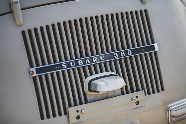 1969-Subaru-360-Deluxe vent badge detail