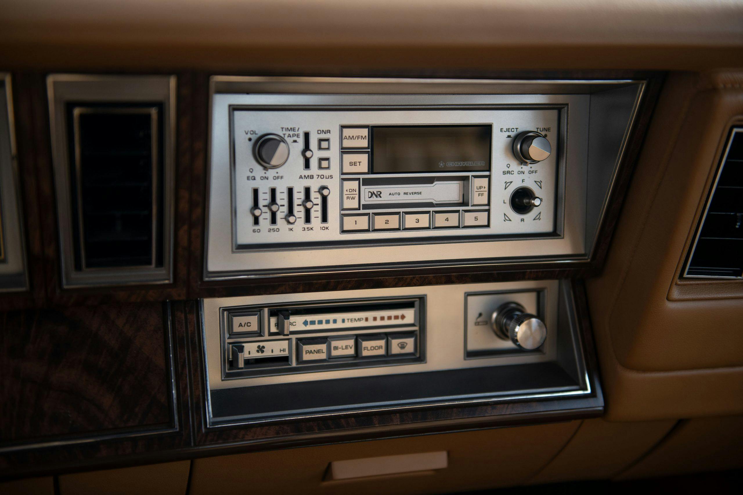 1985-Chrysler-LeBaron interior radio