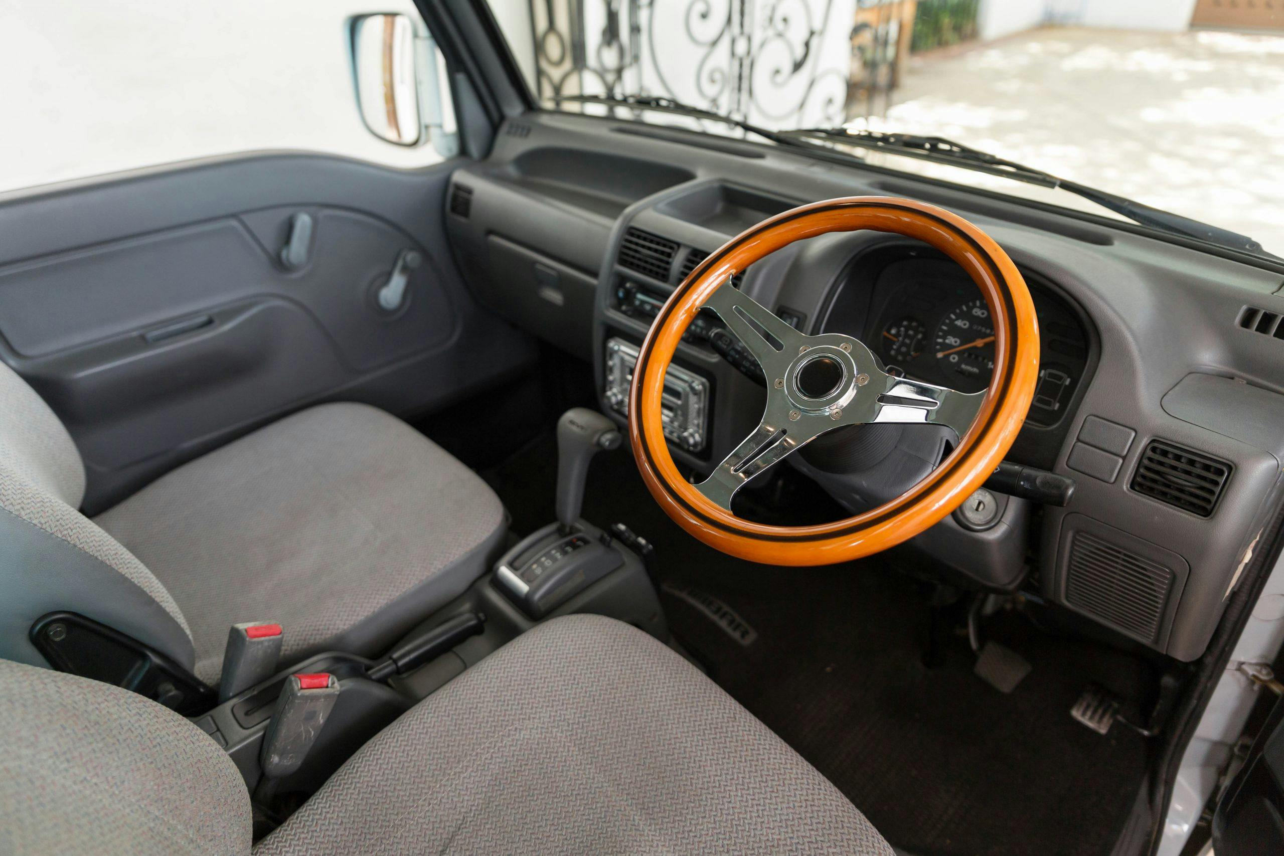 1994-Subaru-Sambar interior
