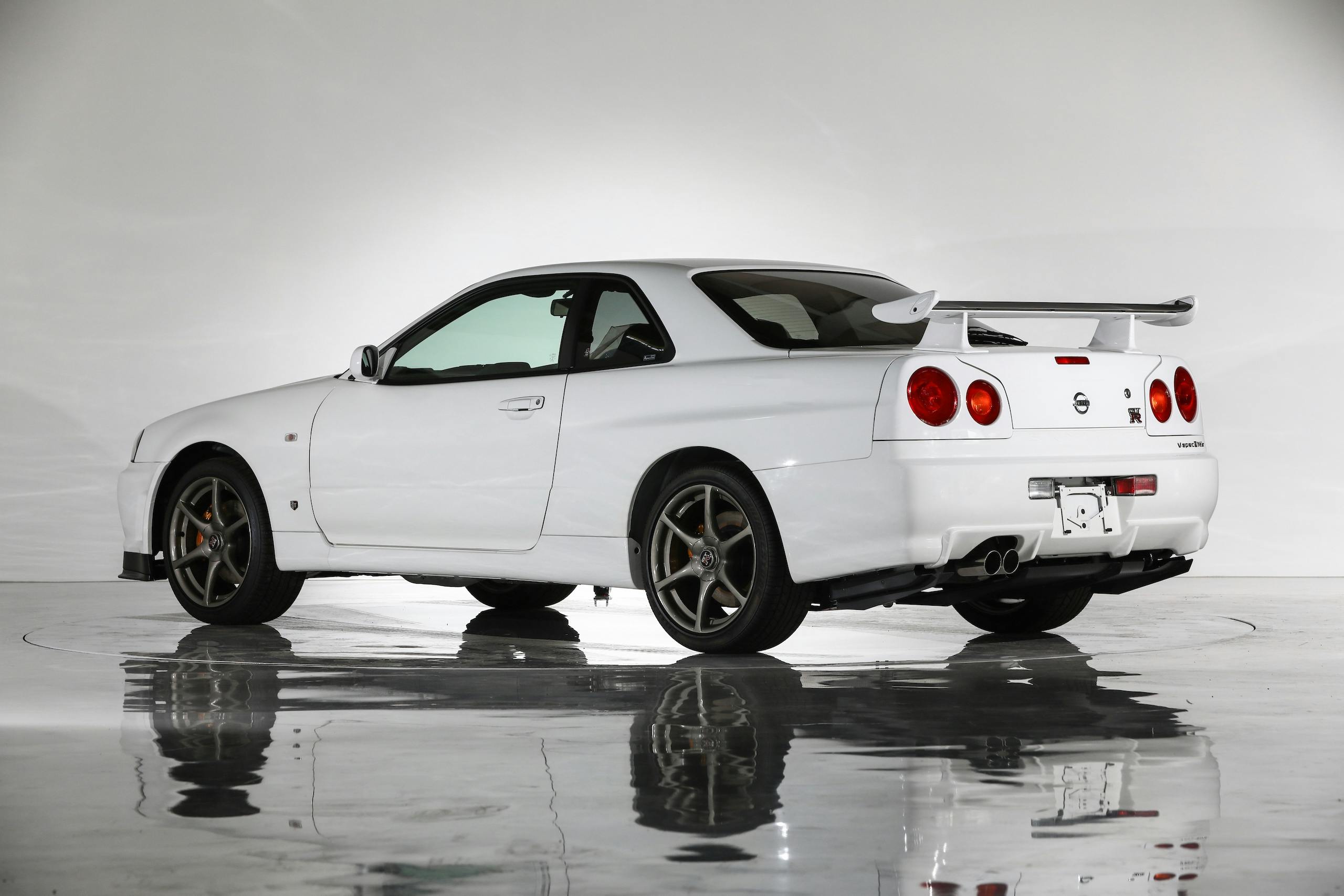 NISSAN GT-R (R34) This 10-km R34 Skyline GT-R is set to test the upper end of