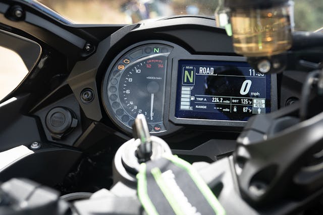 2021 Kawasaki H2 SX-SE gauges