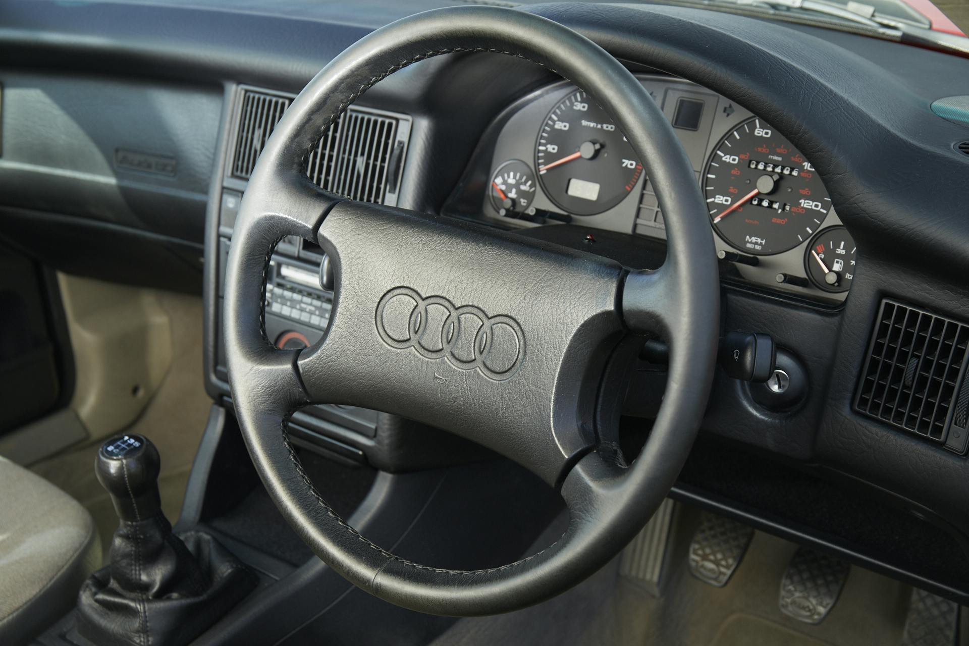 Audi 80 steering wheel detail