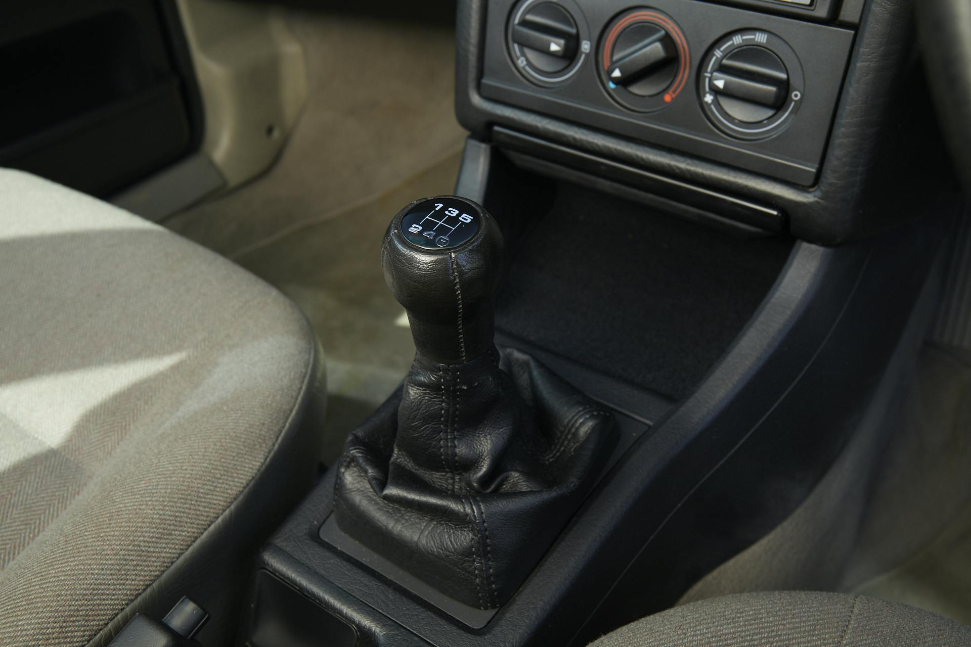 Audi 80 manual shifter detail