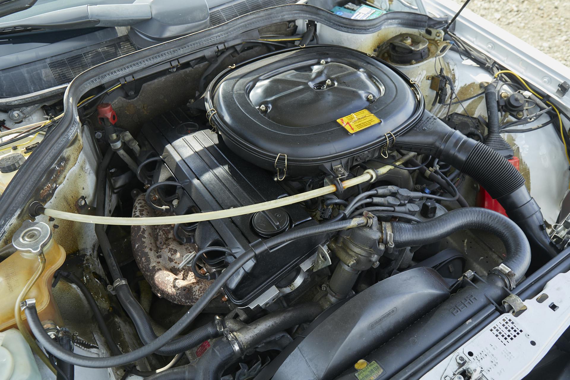 Mercedes 190E engine bay