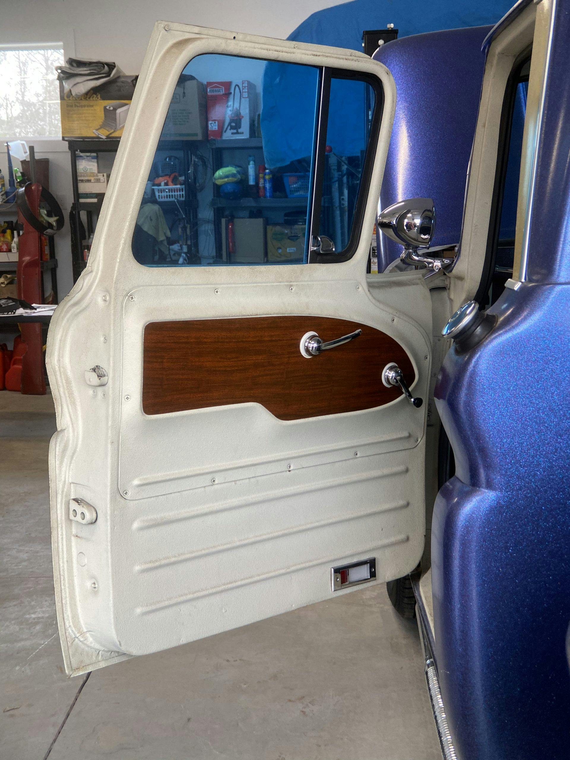 Canada Cannonball 1963 GMC show truck interior door