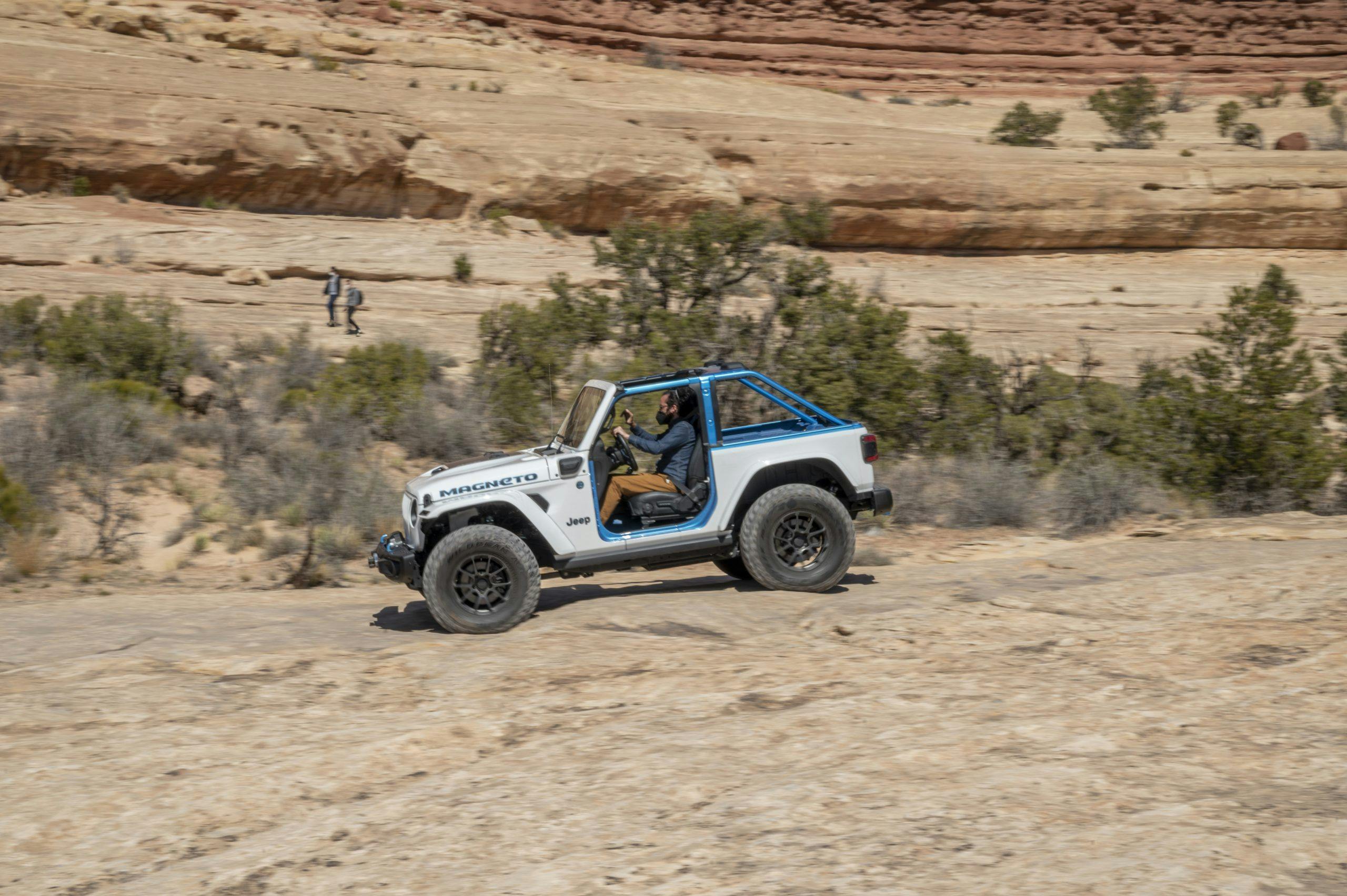 Magneto Jeep side profile action moab