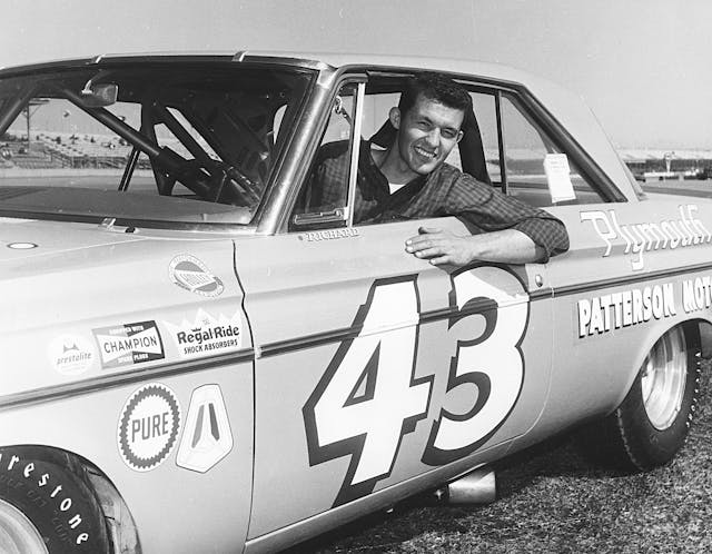 Richard Petty first superspeedway win 1964 Daytona 500 with Chrysler Hemi engine