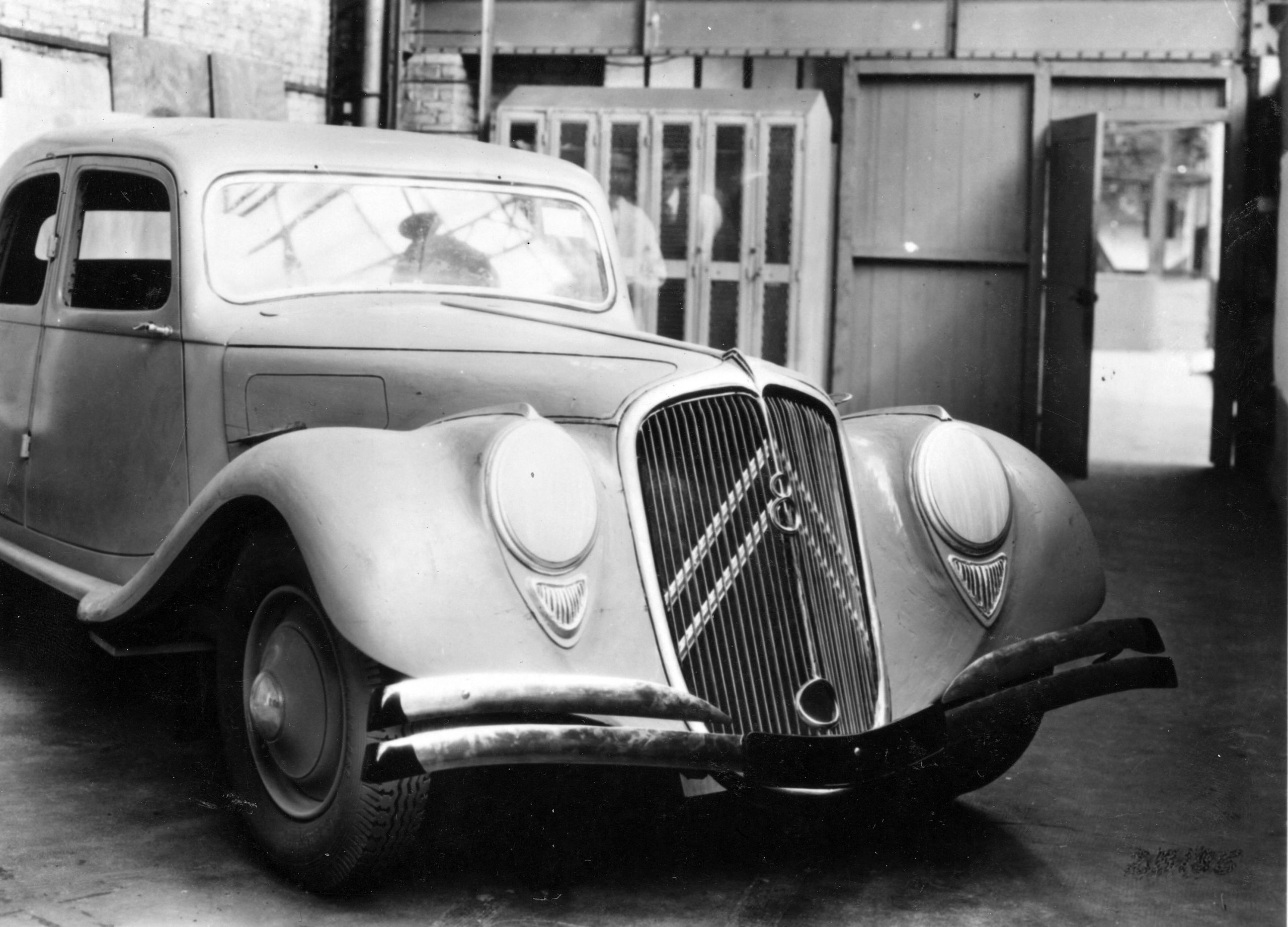 22CV: Citroën's V-8-powered Traction Avant remains a riddle 87