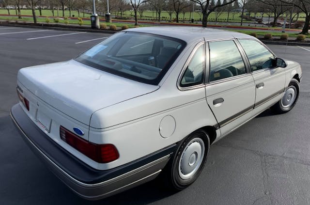 1991 Ford Taurus L 02