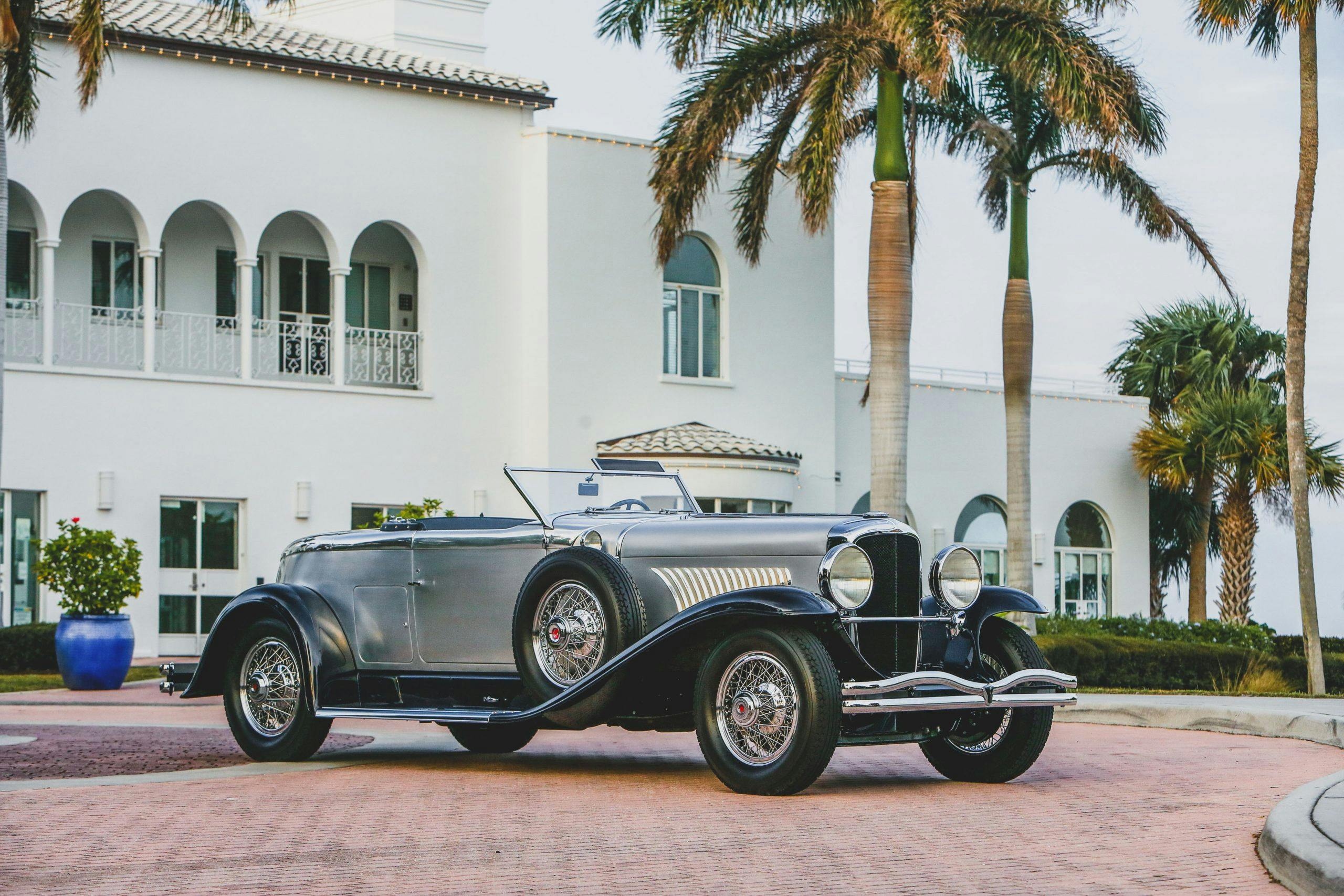 1929 Duesenberg Model J ‘Disappearing Top’ Torpedo by Murphy front three-quarter