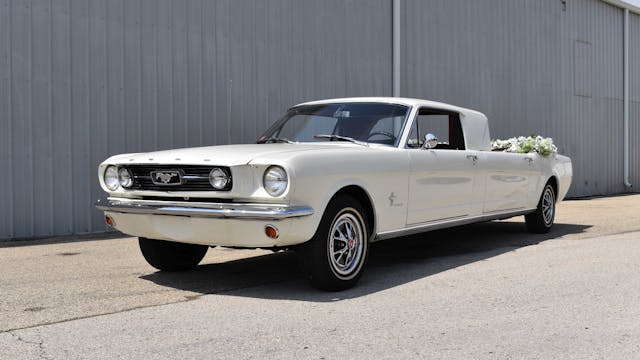 Ford Mustang Limousine front three-quarter