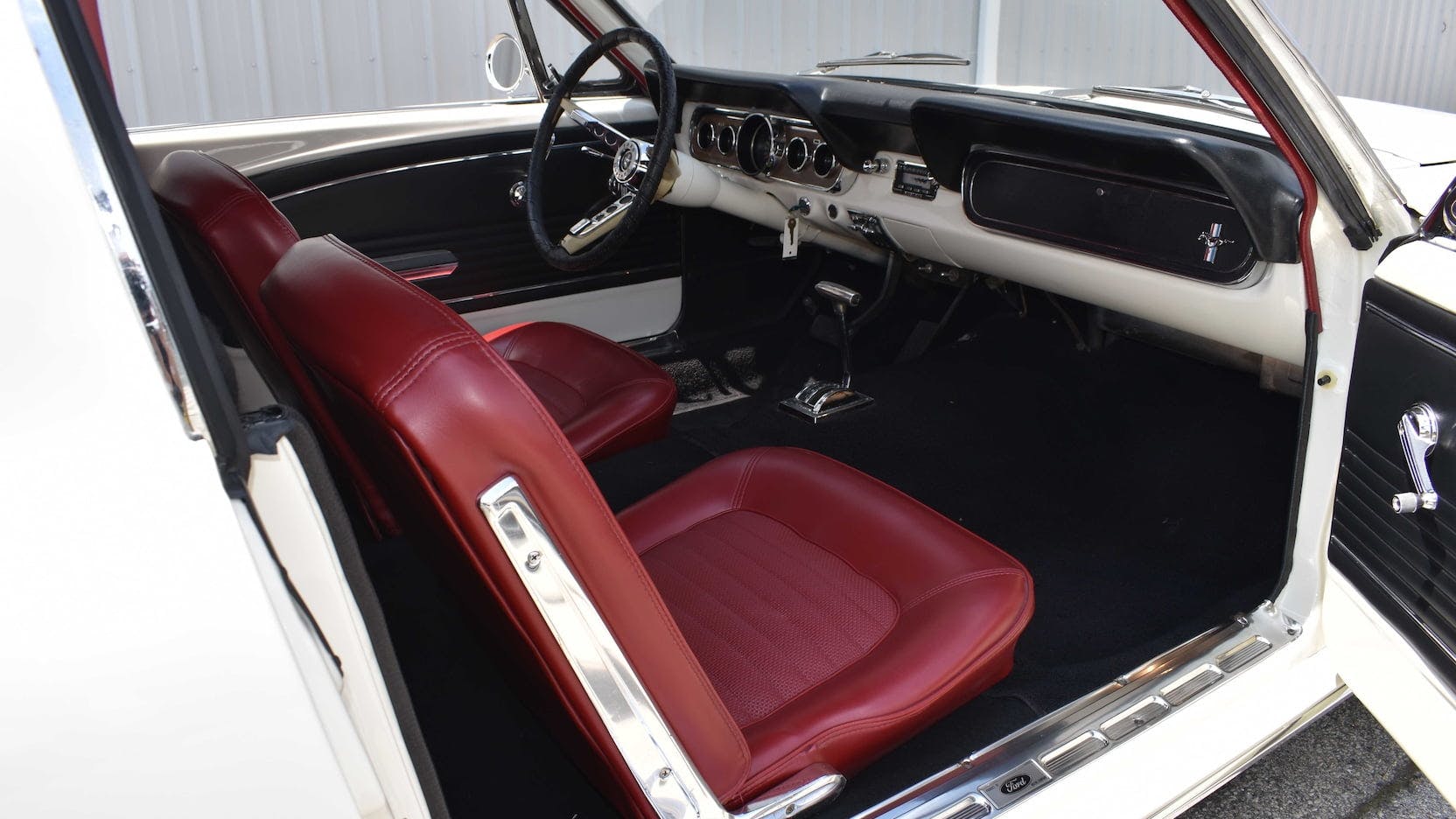 Ford Mustang Limousine interior