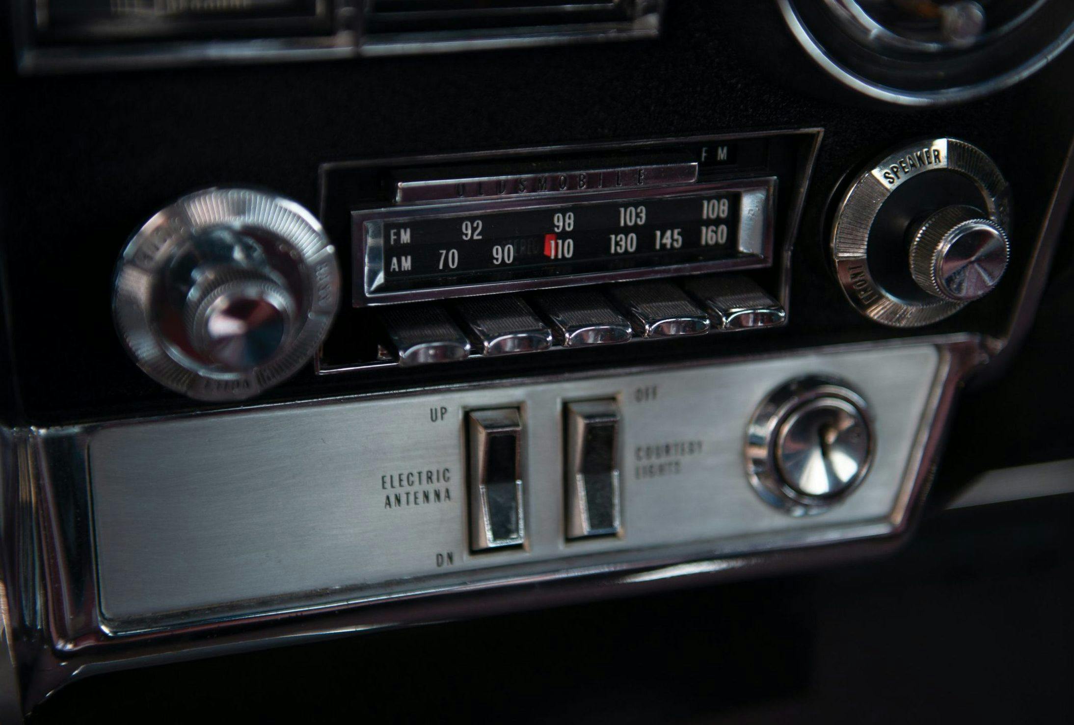 Olds Toronado radio detail