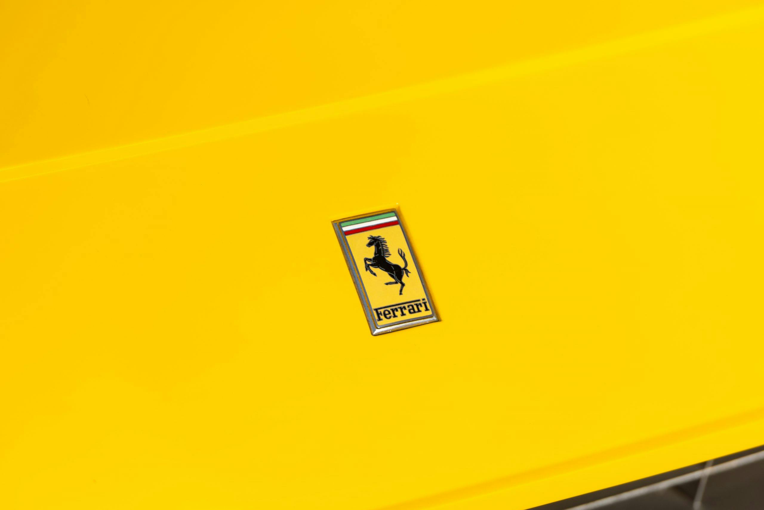 1971 Ferrari 365 emblem