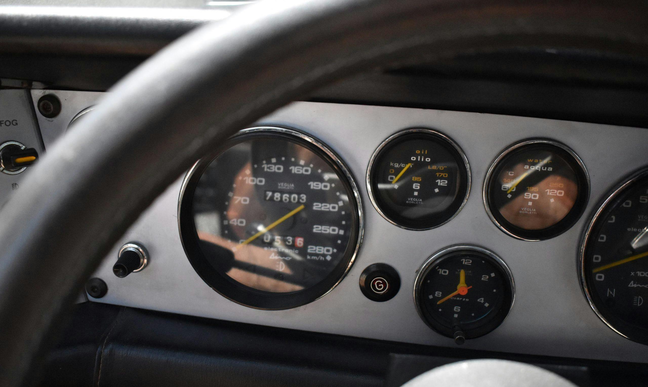 1975-Ferrari-308-GT4 dash gauges