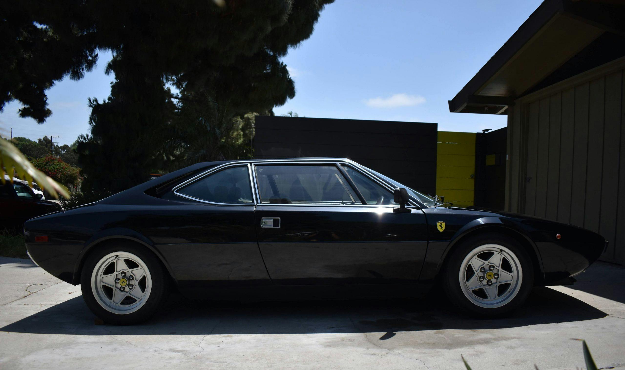 1975-Ferrari-308-GT4 side profile