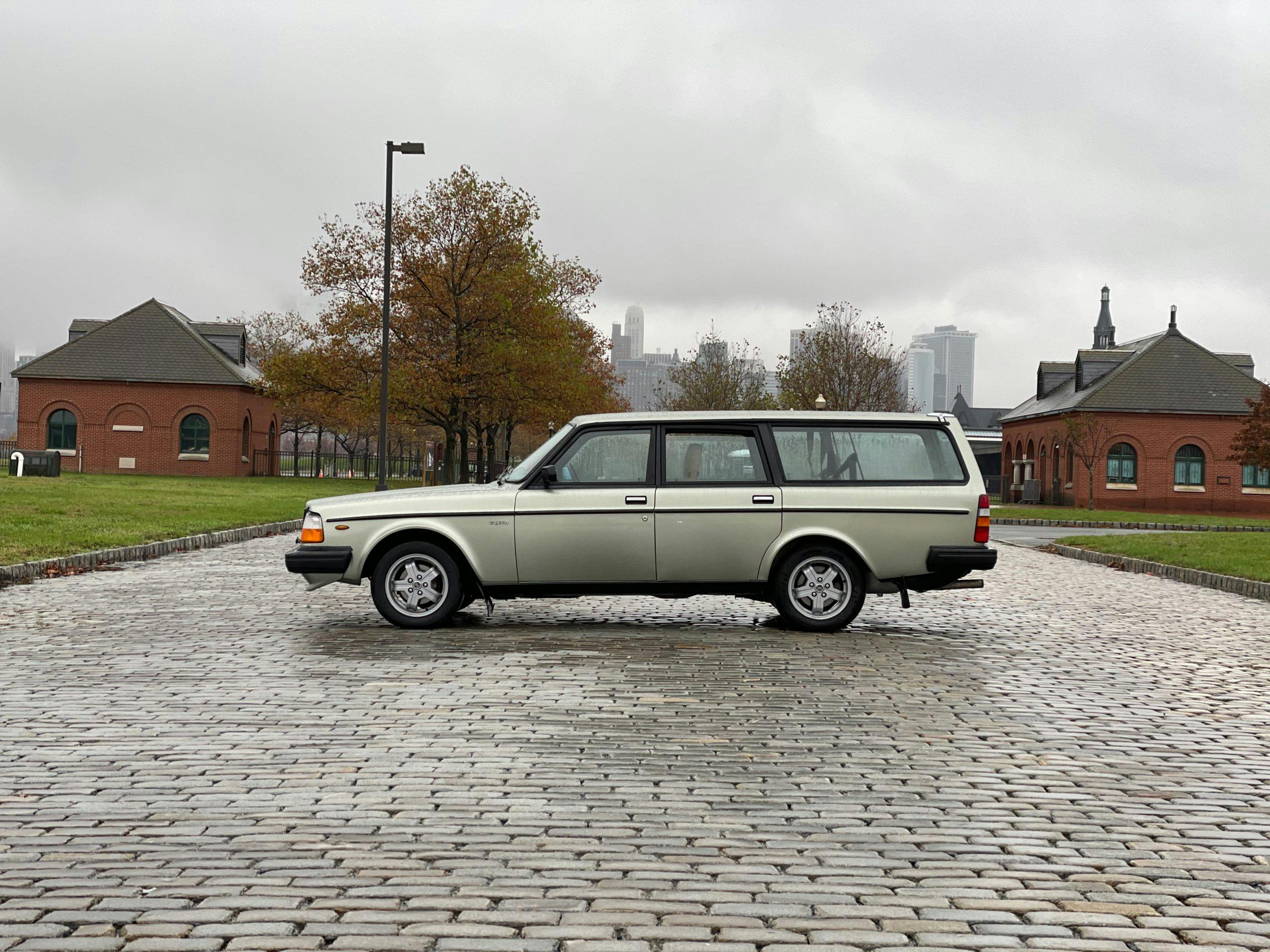 1983 Volvo 245 Turbo side profile