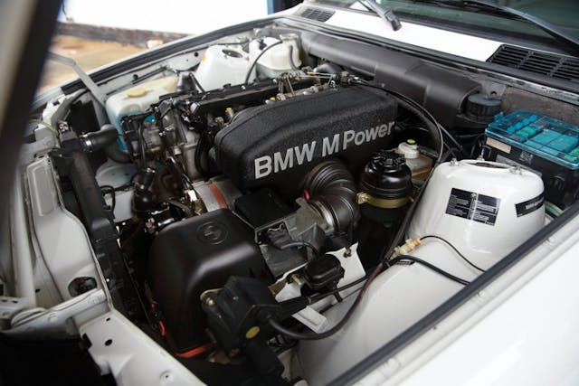 1991-BMW-M3-engine detail