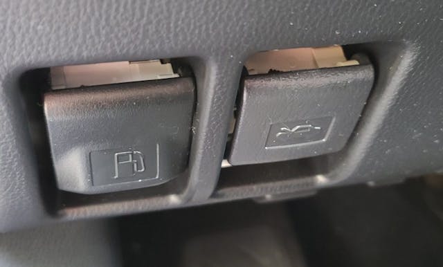 2021 Toyota RAV4 XLE AWD buttons