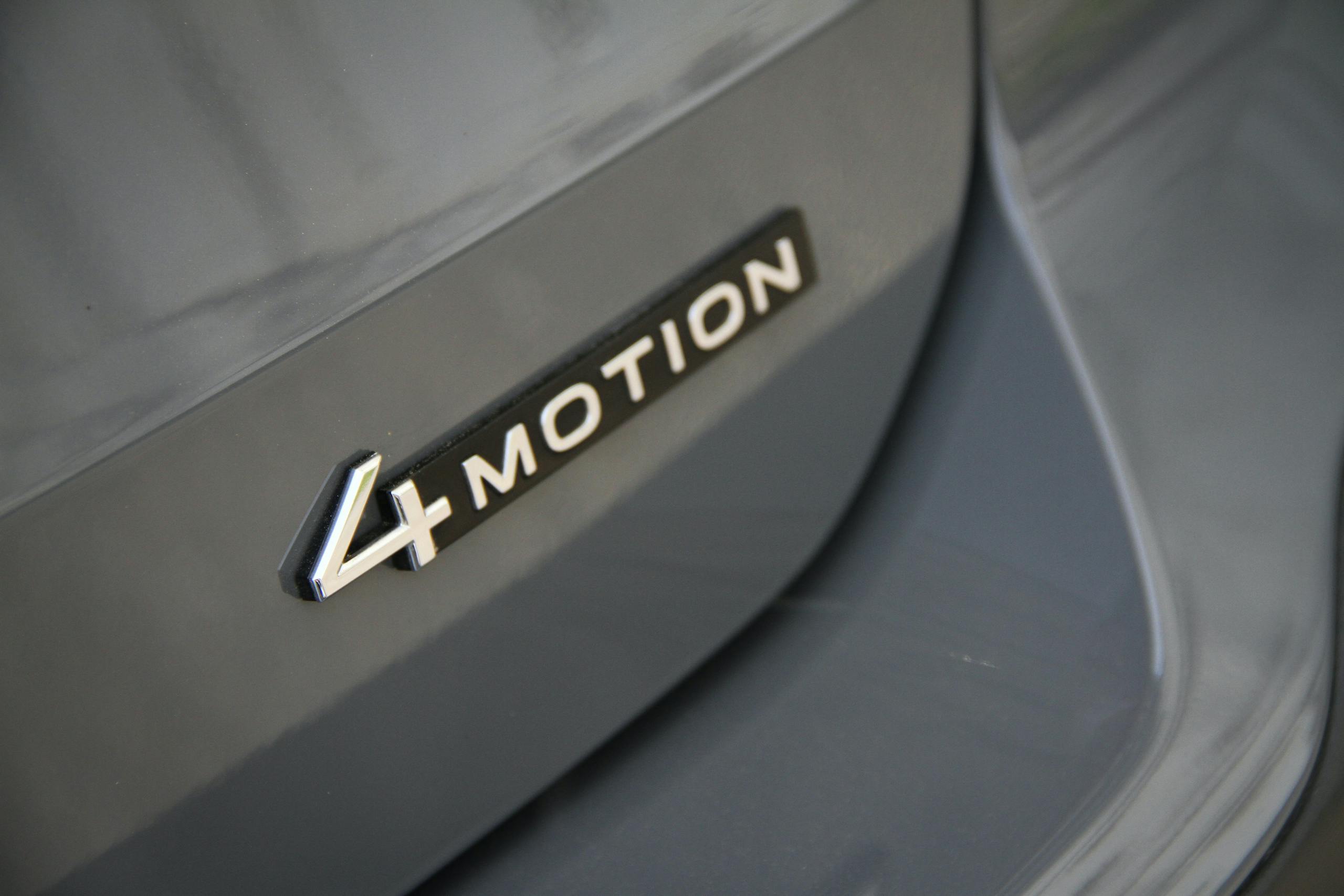 2022 Volkswagen Taos SEL AWD 4motion badge