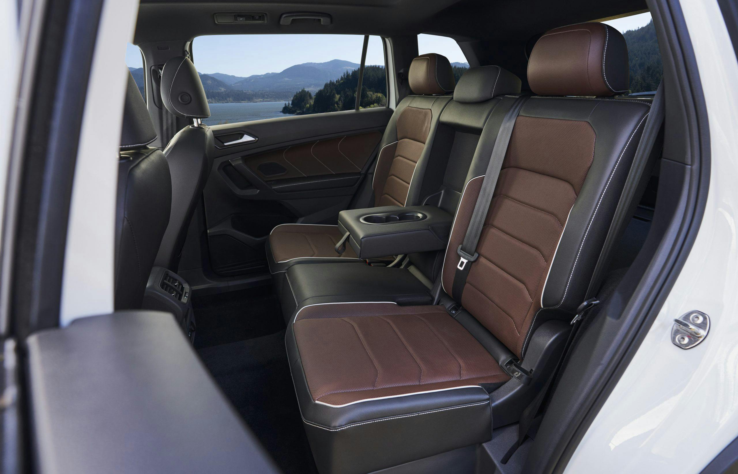 2022 VW Tiguan facelift interior rear seat leather