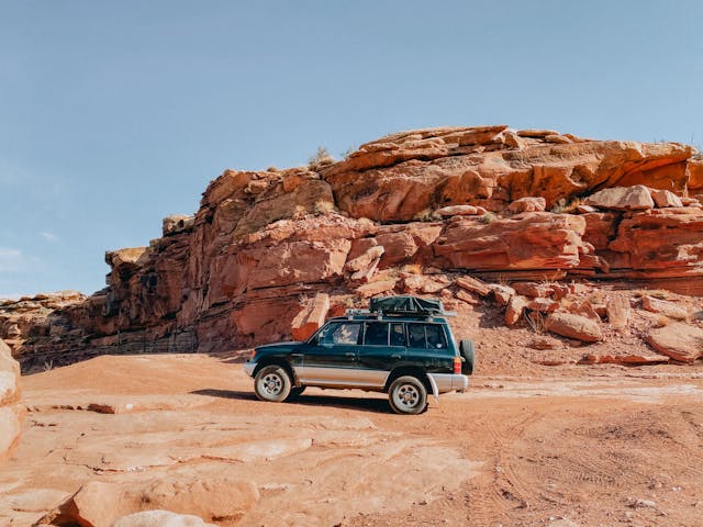 1998 Mitsubishi Montero Trailhead side profile