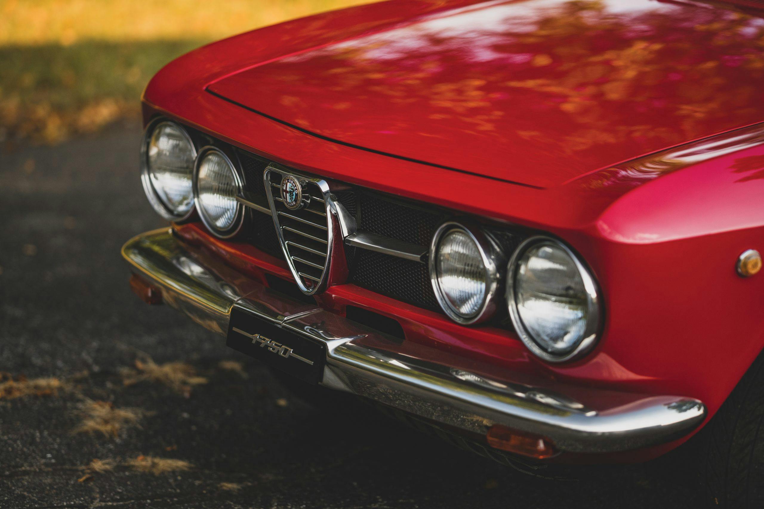 1969-Alfa-Romeo-1750-GT-Veloce front end
