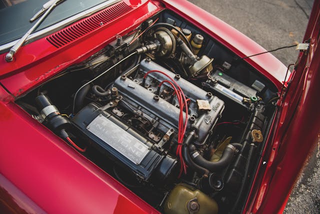 1969-Alfa-Romeo-1750-GT-Veloce engine