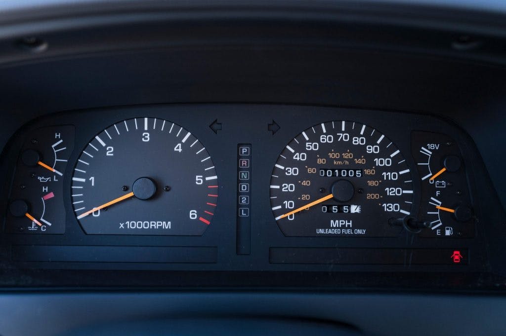 1994 Toyota Land Cruiser FZJ80 interior dash gauges