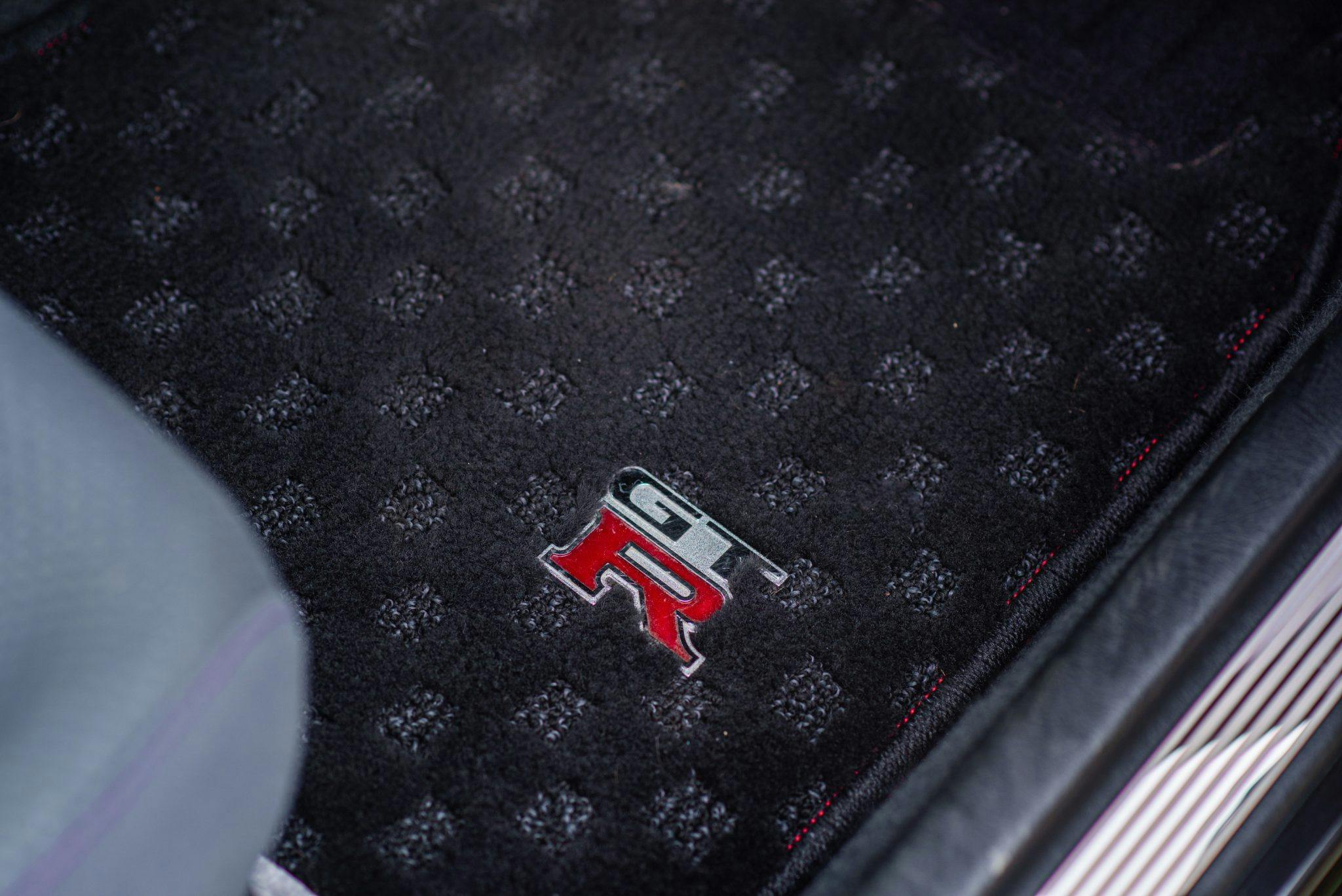 1999 Nissan Skyline GT-R V-Spec carpet mat logo detail