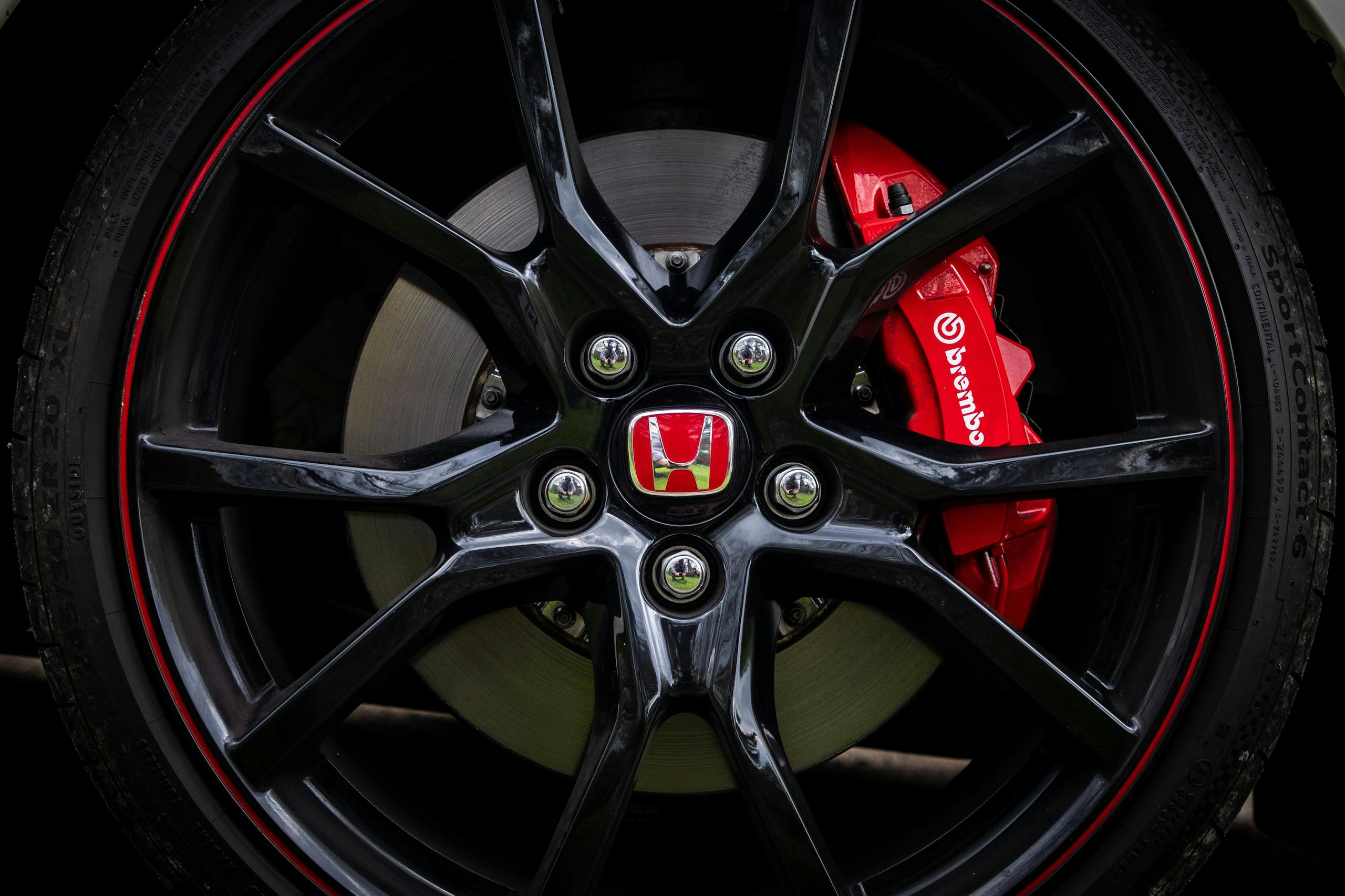 2020 Honda Civic Type R wheel caliper detail
