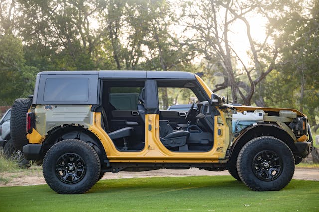 2021 Ford Bronco side profile panels off