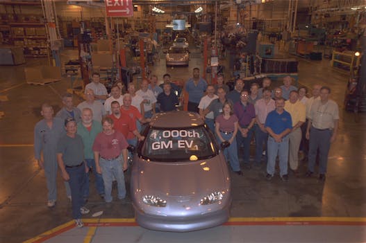 1999 GM EV1 1000th vehicle plant workers