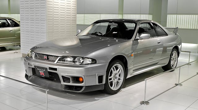 Nissan Skyline R33 GT-R front three-quarter