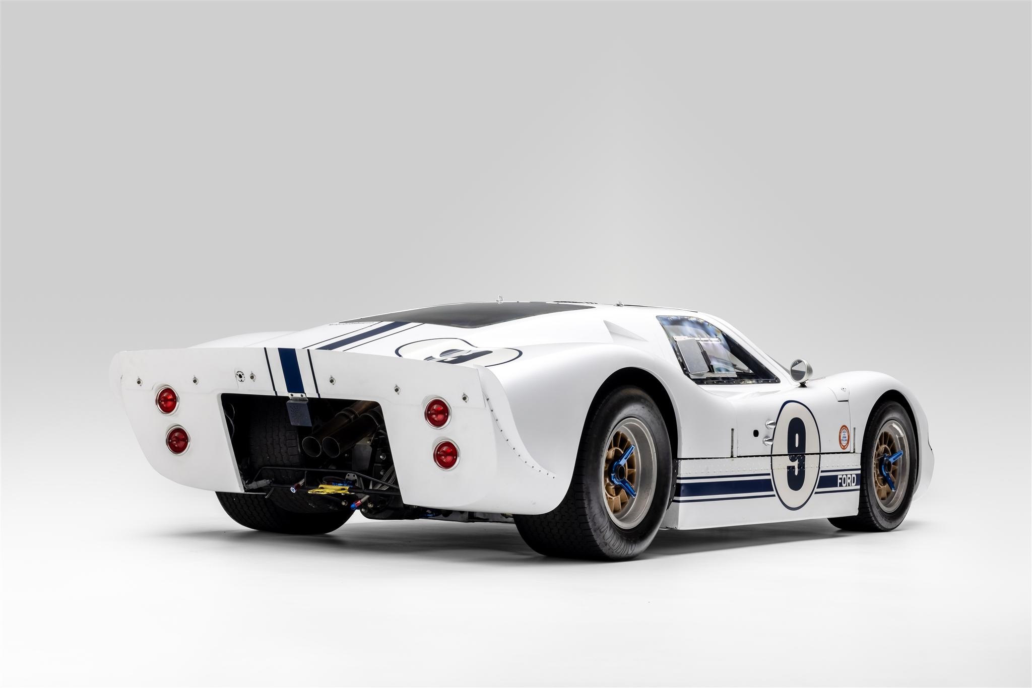 File:Ford GT40 P-2090 at Road America.jpg - Wikipedia