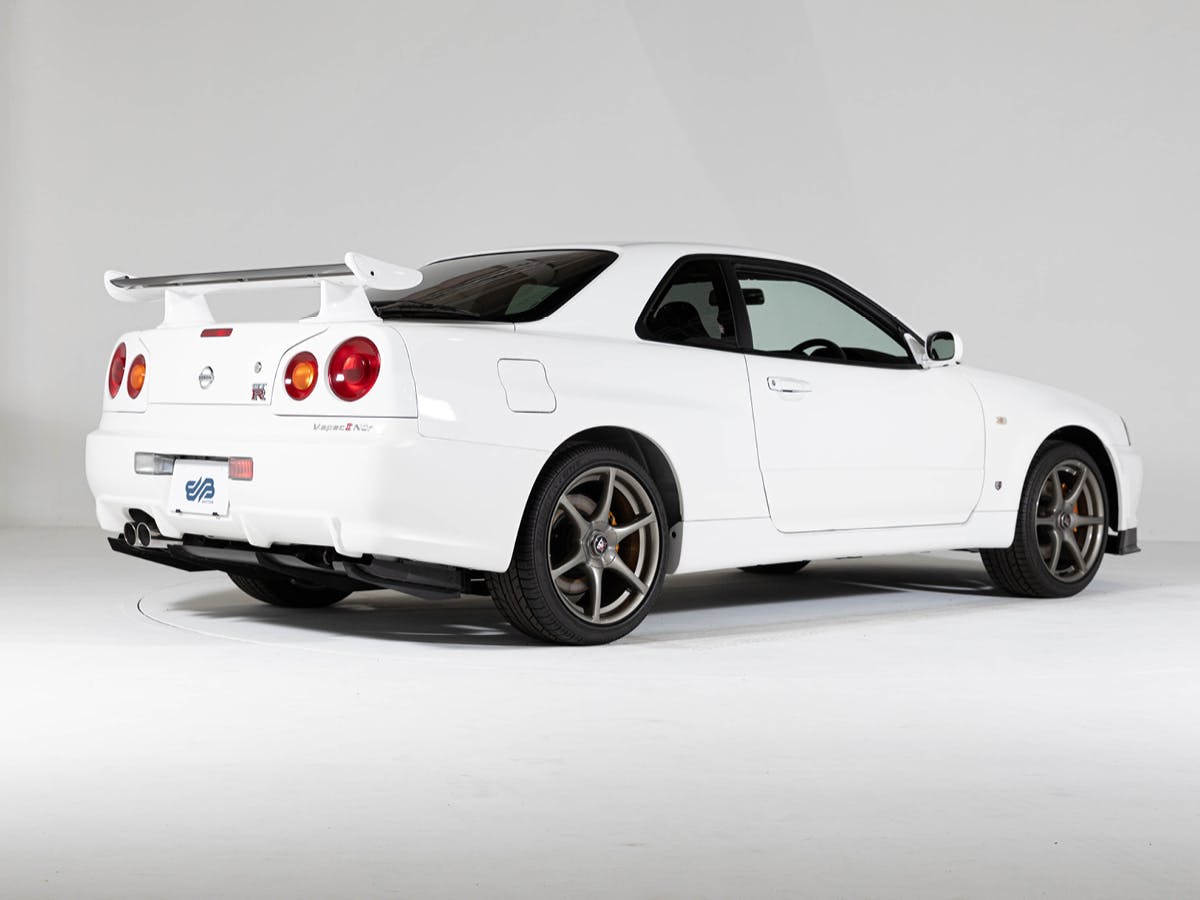 This 10-km R34 Skyline GT-R just sold for a record-setting