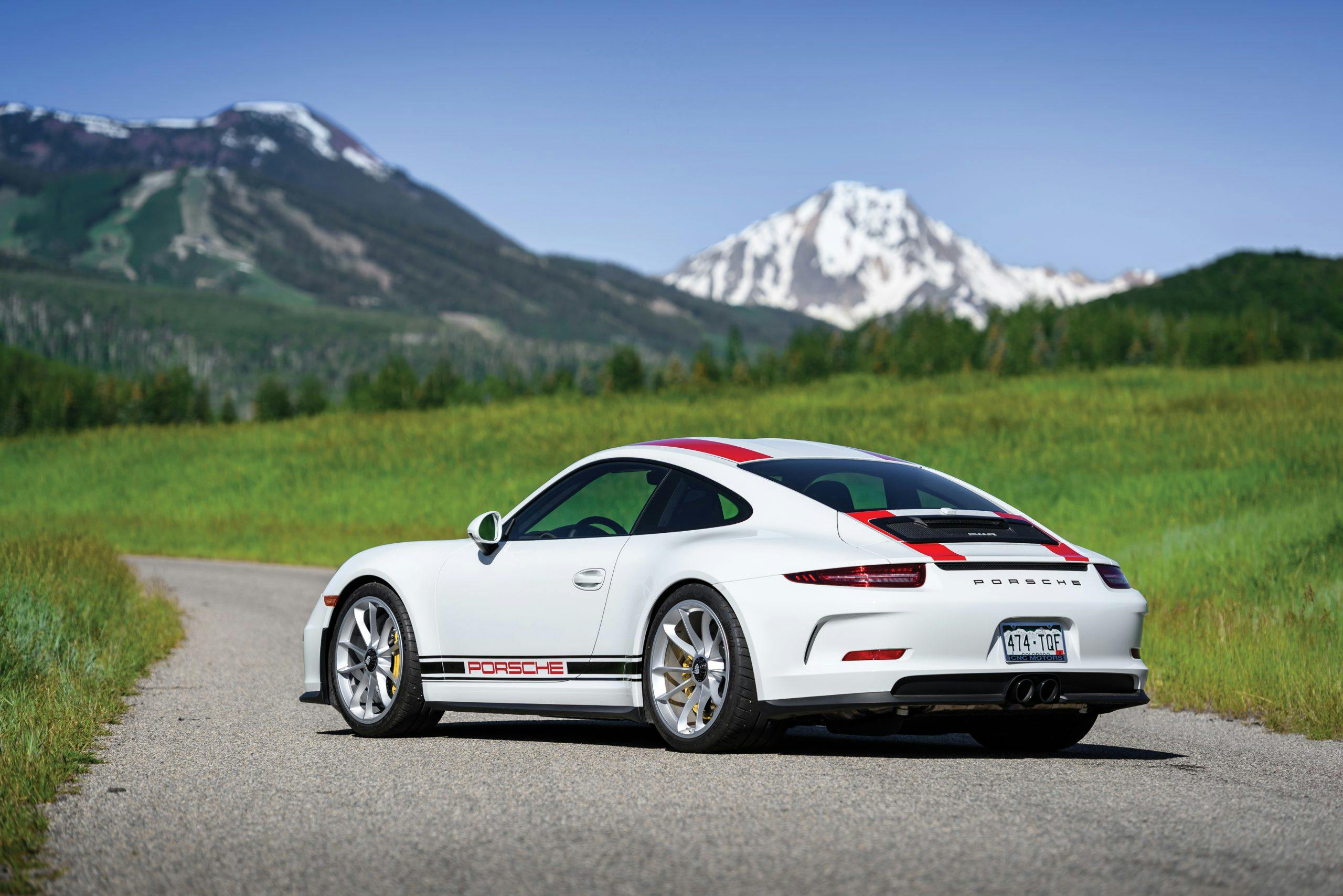 2016-Porsche-911-R rear three-quarter