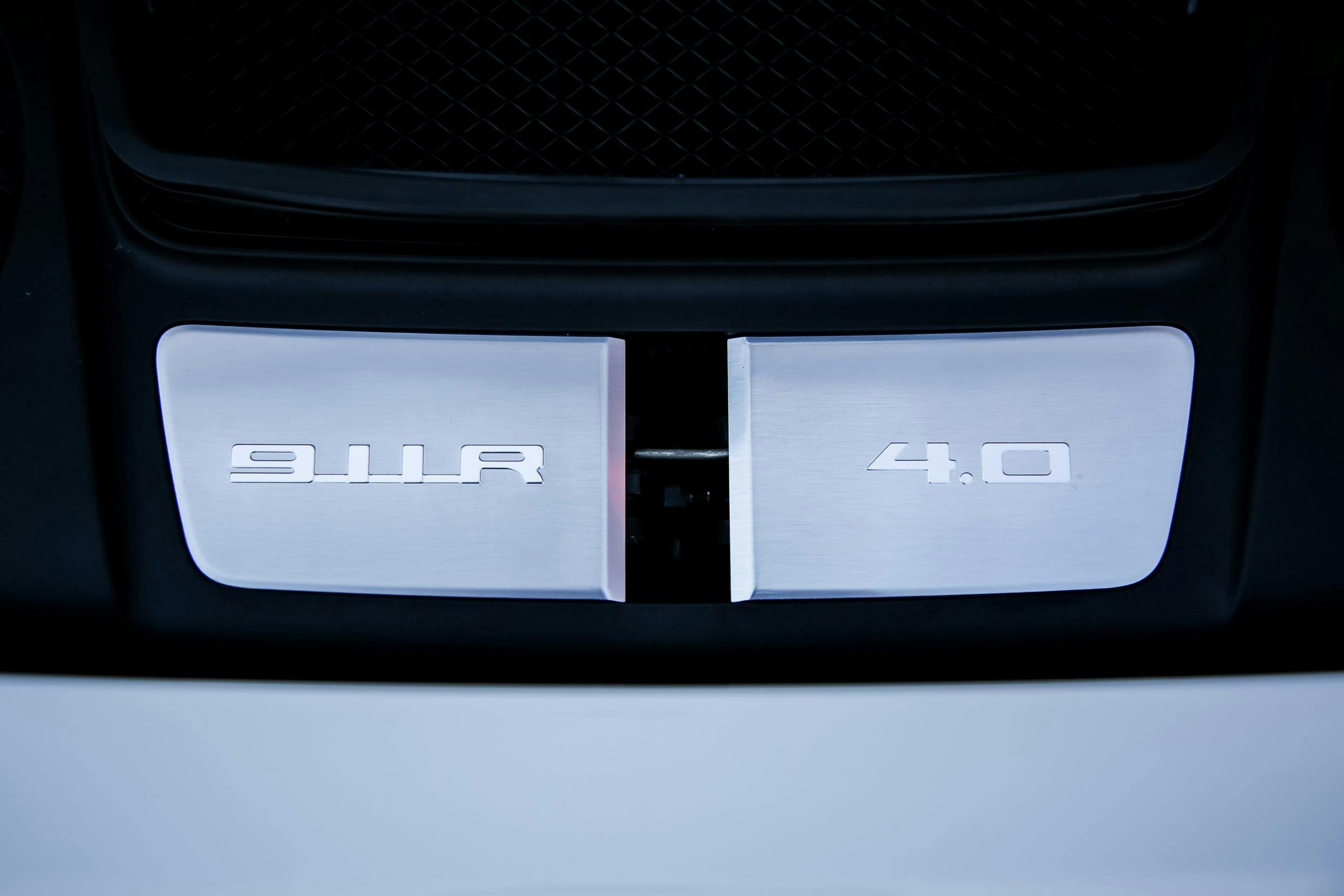 2016-Porsche-911-R badge