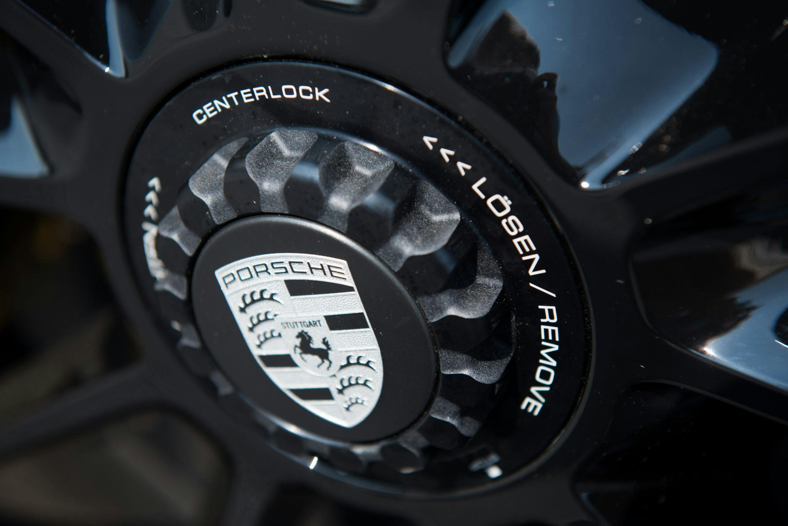 2016-Porsche-911-R wheel hub lock