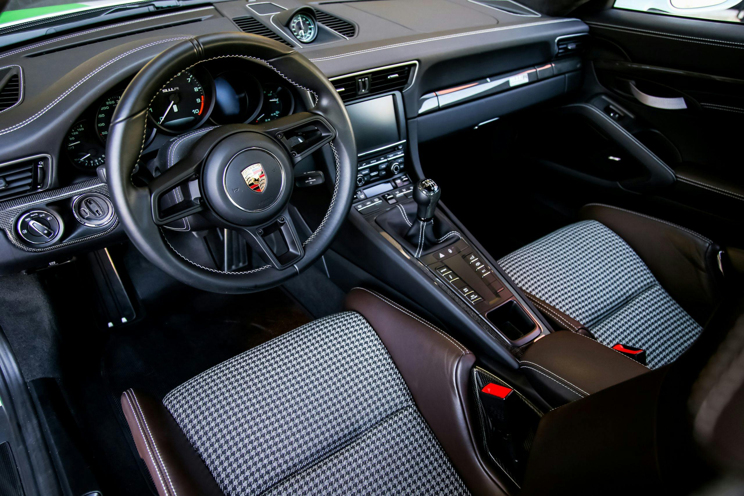 2016-Porsche-911-R interior
