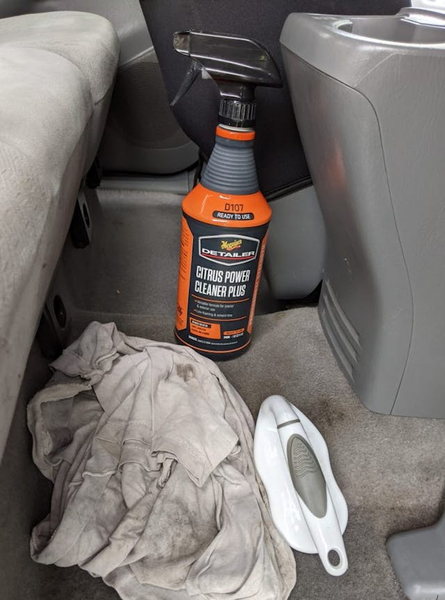Car Odor Treatment detail chemical and rags