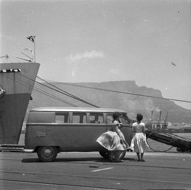 Home is a Journey - Dec 20 - Joan and Audrey with Table Mountain Cape Town 1