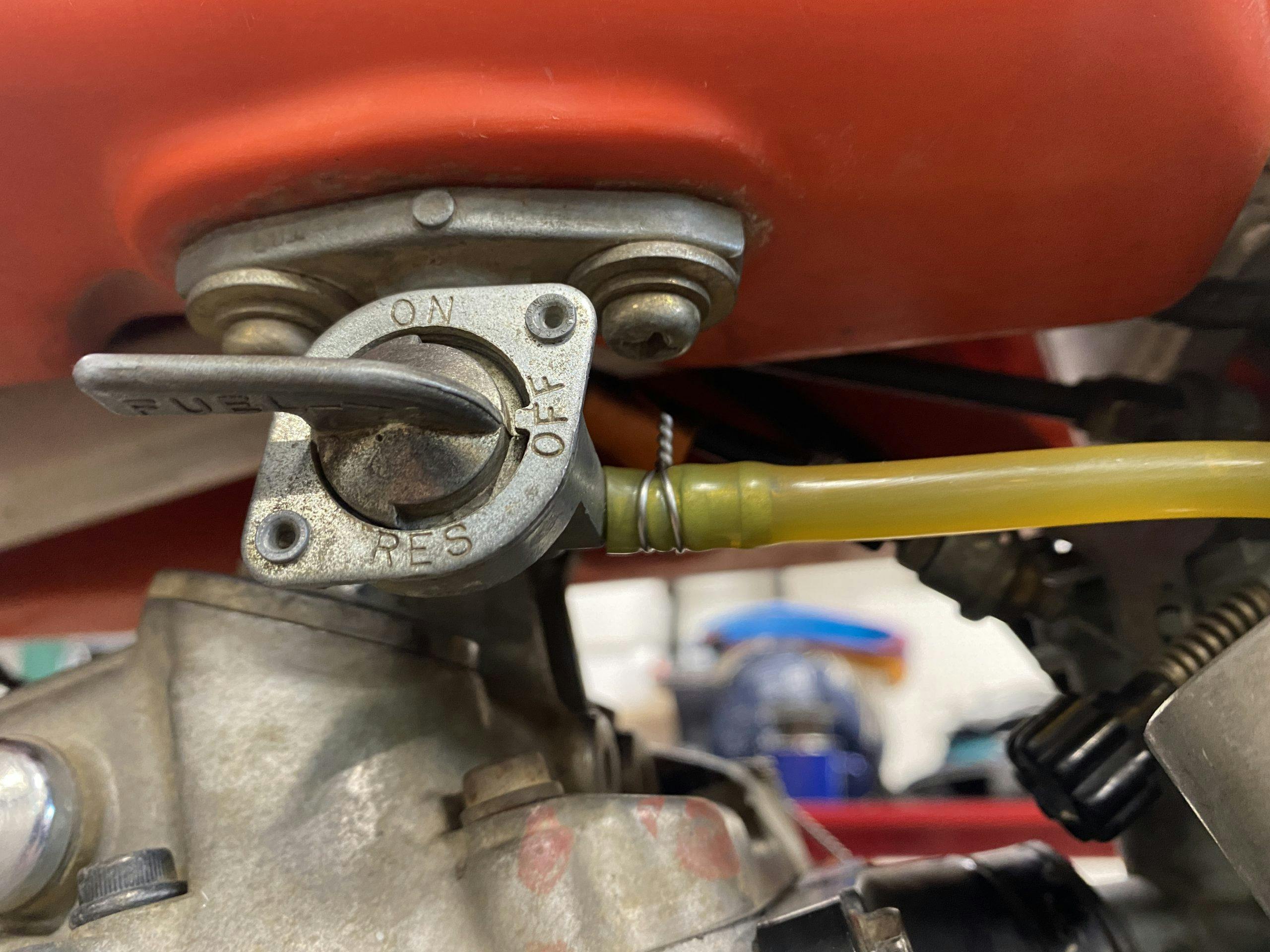 safety wire on fuel line